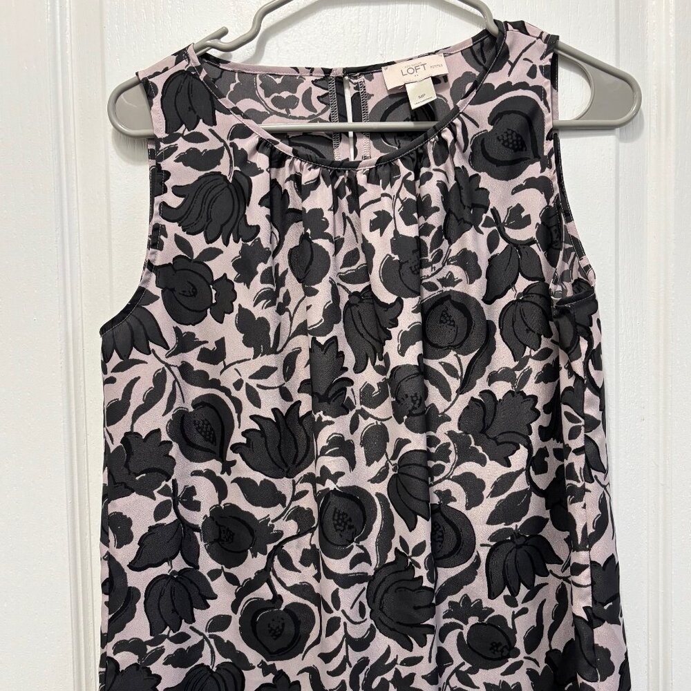 LOFT Gray and Black Floral Shell - LIKE NEW - Size MP